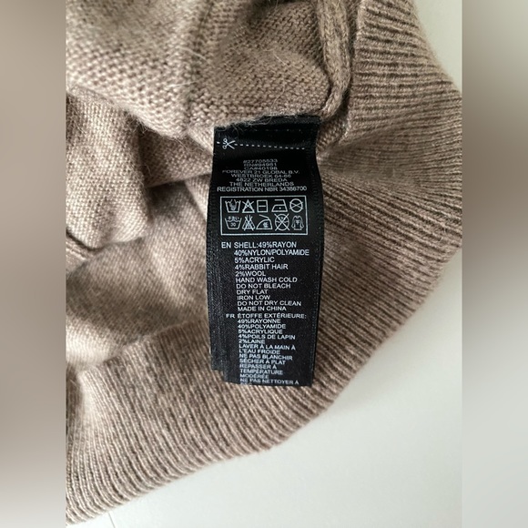 Forever 21 Women’s Cardigan Sweater - Picture 11 of 11